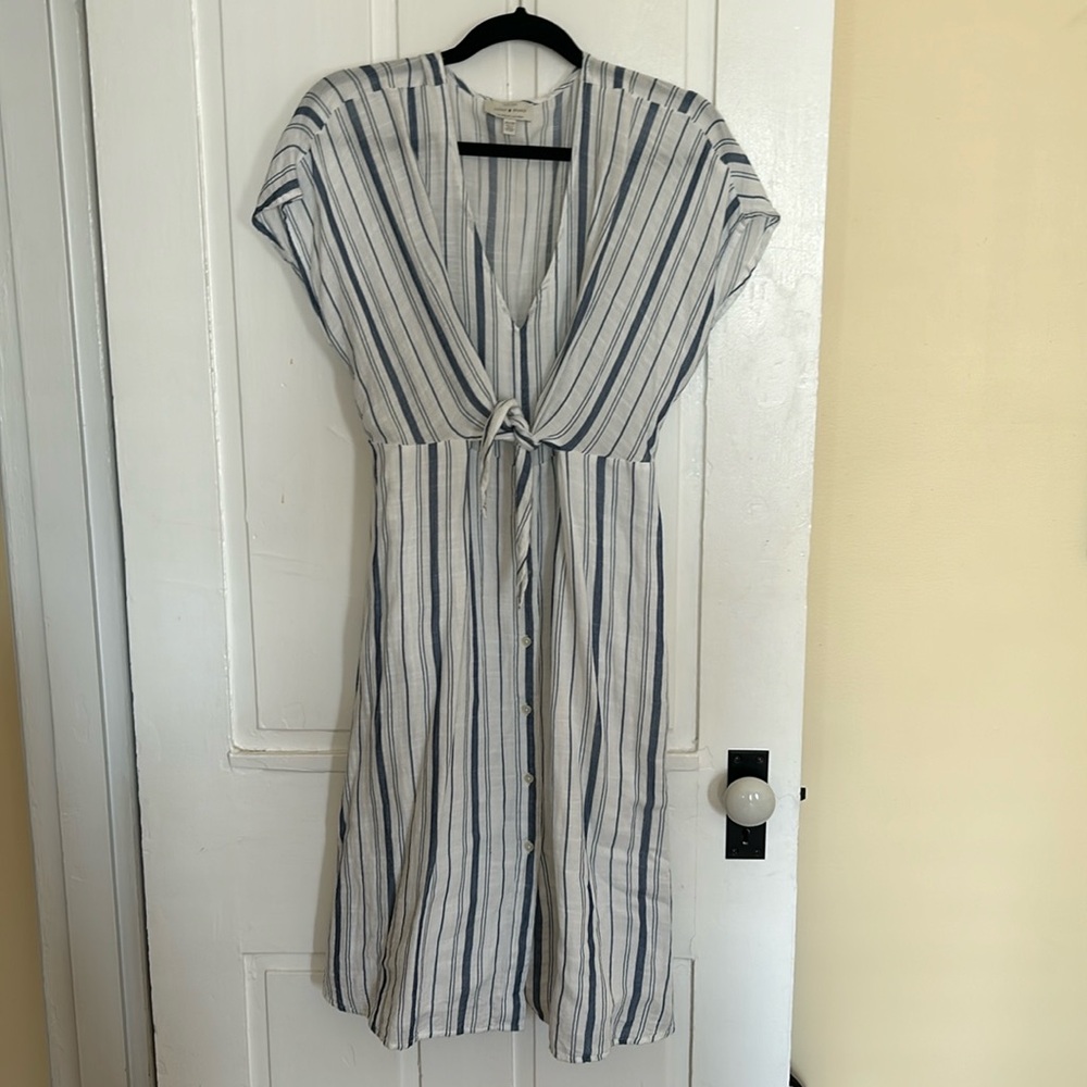 Lucky Brand XS blue and white striped dress with tie front and button detail